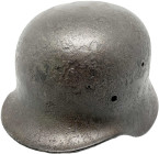 Uniformen und Uniformteile
Drittes Reich: Stahlhelm M35, feldgrau. korrodiert