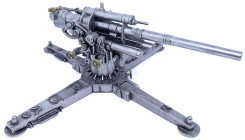 Sonstige militär. Gegenstände
Modell-Miniatur eines Flak-Geschützes. Bewegliche Elemente. Länge 30 cm.
