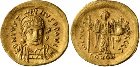 Justin I, 518-527. Solidus (Gold, 20 mm, 4.37 g, 6 h), Constantinopolis. D N IVSTINVS P P AVG Helmeted, diademed and cuirassed bust of Justin I facing...