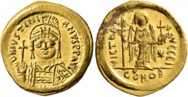 Justinian I, 527-565. Solidus (Gold, 20 mm, 4.50 g, 7 h), Constantinopolis. D N IVSTINIANVS P P AVI Helmeted and cuirassed bust of Justinian facing, h...