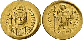 Justinian I, 527-565. Solidus (Gold, 20 mm, 4.50 g, 7 h), Constantinopolis. D N IVSTINIANVS P P AVI Helmeted and cuirassed bust of Justinian facing, h...