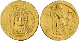 Justin II, 565-578. Solidus (Gold, 20 mm, 4.49 g, 5 h), Constantinopolis. D [N IV]STINVS P P AVI Helmeted and cuirassed bust of Justin II facing, hold...