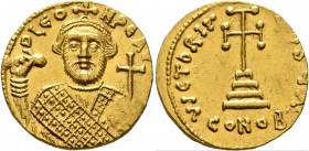 Leontius, 695-698. Solidus (Gold, 19 mm, 4.44 g, 7 h), Constantinopolis. D LEON PE AV Bearded bust of Leontius facing, wearing crown and loros, holdin...