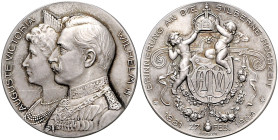 Brandenburg in den Marken - Preussen Wilhelm II. 1888-1918 Lot von 2 Stücken: Silbermedaille 1906 (v. M.&W.) auf die Silberhochzeit des Kaiserpaares, ...