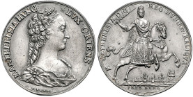 RDR - Österreich Maria Theresia 1740-1780 Zinnmedaille o.J. (v. Kamm) auf ihre Krönung zur Königin von Ungarn in Pressburg (heute Bratislava). 
41,8m...