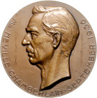 Großbritannien George VI. 1936-1952 Einseitige Bronzemedaille 1938 (v. Demanet) auf Neville Chamberlain, Premierminister. BHM 4388. 
70,0mm 137,6g vz...