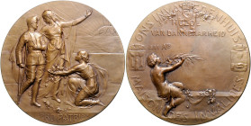 Erster Weltkrieg Bronzemedaille o.J. (v. Mauquoy) PRO PATRIA, auf Heldengedenken und das Invalidenhaus Antwerpen. Lefébure 2989. 
70,0mm 102,4g vz-st...