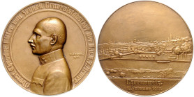 Erster Weltkrieg Bronzemedaille 1916 (v. Thiede) auf Theodor Ritter von Zeynek und die Rückeroberung von Czernowitz. Hauser 8017. 
65,1mm 110,1g f.st...