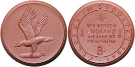 Allgemeine Medaillen Braune Porzellanmedaille 1941 (Meissen) auf den Feldzug im Südosten. Kai. 1361. Scheuch 1873a. 
50,0mm 22,6g prfr.