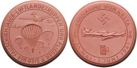 Allgemeine Medaillen Braune Porzellanmedaille 1941 (Meissen) auf die Einnahme von Kreta. Kai. 1363. Scheuch 1874a. 
50,0mm 20,7g prfr.