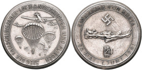 Allgemeine Medaillen Silbergussmedaille 1941 (unsign.) auf die Einnahme von Kreta. 
fleckige Patina 49,1mm 69,0g vz+