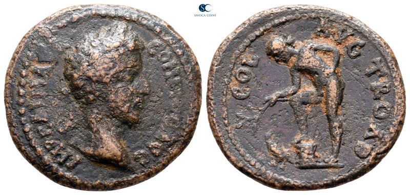 Troas. Alexandreia. Commodus AD 180-192. 
Bronze Æ

25 mm, 5,90 g



near...