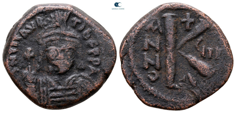 Maurice Tiberius AD 582-602. Constantinople
Half Follis or 20 Nummi Æ

23 mm,...