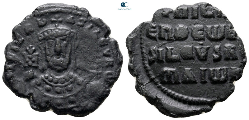 Nicephorus II Phocas AD 963-969. Constantinople
Follis Æ

25 mm, 7,08 g


...