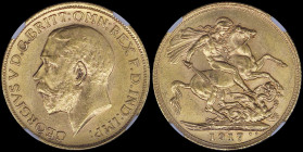 GREAT BRITAIN: 1 Sovereign (1917) in gold (0,917). Head of King George V facing left on obverse. St George slaying the dragon on reverse. Inside slab ...