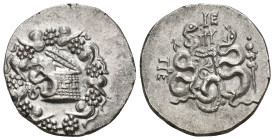GRECIA ANTIGUA. MISIA. Pérgamo. Cistóforo (c. 133-s. I a.C.). A/ Cista mística con serpientes, alrededor corona. R/ Serpientes enroscadas en carcaj, a...
