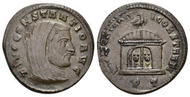 IMPERIO ROMANO. CONSTANCIO I. Follis. Ticinum (307-308). A/ Cabeza velada a der.; DIVO CONSTANTIO AVG. R/ Capilla abovedada, encima águila; MEM DIVI C...