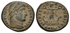 IMPERIO ROMANO. CONSTANTINO I. Follis. Constantinopolis (327). A/ Cabeza diademada a der.; CONSTANTINVS MAX AVG. R/ Victoria con una corona en cada ma...