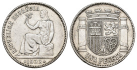 II REPÚBLICA. 1 peseta. 1933*-4. Madrid. Reverso girado 50º. 5,04 g. 23 mm. VII-218.1. Limpiada. EBC-.