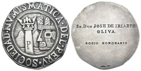 FRANCISCO FRANCO. Medalla unifaz. Sociedad Numismática del Perú a D. José de Iriarte Oliva, socio honorario. AR 49,44 mm. SC.