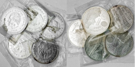 JUAN CARLOS I. Lote de 5 monedas de 2000 pts.: 1994 (1), 1995 (3) y 1999 (1). SC.