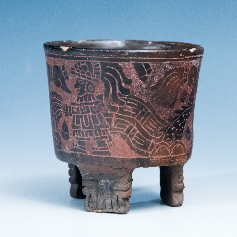 ARQUEOLOGÍA. PREHISPÁNICO. Teotihuacán. Vaso trípode con decoración geométrica y...