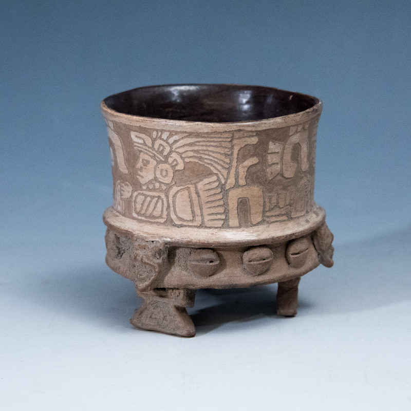 ARQUEOLOGÍA. PREHISPÁNICO. Teotihuacán. Vaso trípode con decoración geométrica y...