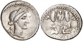 (46-45 a.C.). Julio César. Denario. (Spink 1404) (S. 13) (Craw. 468/1). 3,77 g. MBC+.