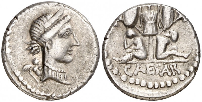 (46-45 a.C.). Julio César. Denario. (Spink 1404) (S. 13) (Craw. 468/1). 4,05 g. ...