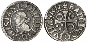 1612. Felipe III. Barcelona. 1/2 croat. (Cal. 535) (Cru.C.G. 4342b). 1,45 g. Puntuación en leyenda del anverso. MBC-.