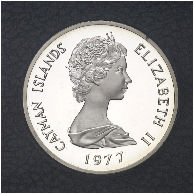 1977. Islas Cayman. Isabel II. 25 dólares. (Kr. 14). 51,35 g. AG. En estuche ofi...
