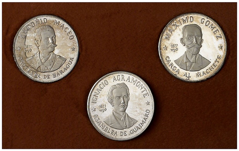 1977. Cuba. 20 pesos (tres). (Kr. 38 a 40). AG. Personalidades cubanas. En estuc...