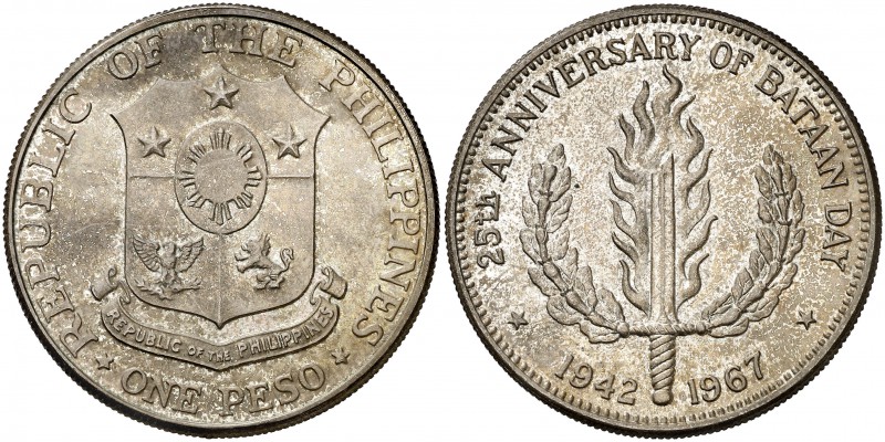 1967. Filipinas. 1 peso. (Kr. 195). 26,92 g. AG. 25º Aniversario del Baatan Day....