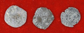 Reyes Católicos. Burgos y Cuenca. 1 blanca. Lote de 3 monedas. A examinar. BC/BC+.