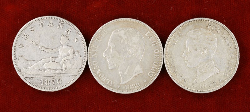 1870 a 1905. 2 pesetas. Lote de 3 monedas diferentes. A examinar. BC/MBC.