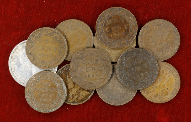 s. XX. Canadá. Lote de 11 monedas en cobre y 1 en plata. Total 12 monedas. A exa...
