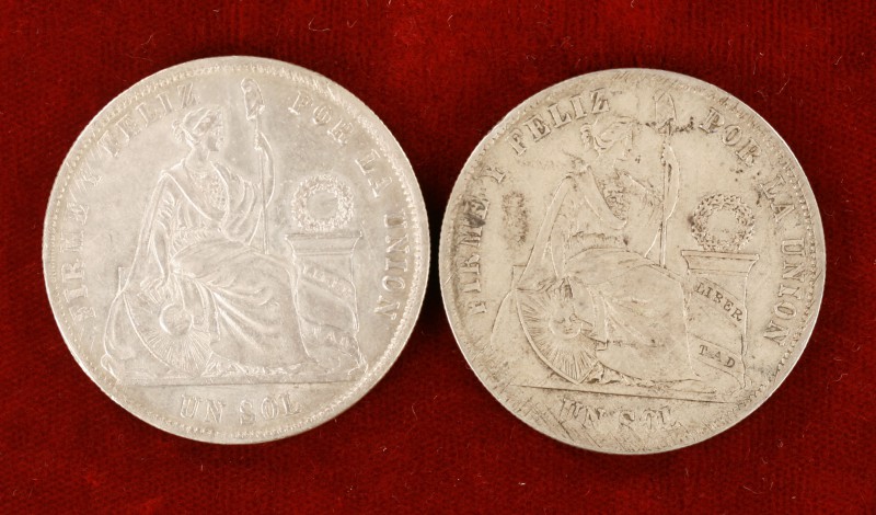1871 y 1872. Perú. Lima. YJ. 1 sol. (Kr. 196.3). AG. Lote de 2 monedas A examina...