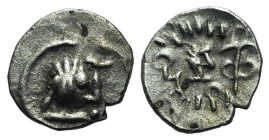 ARABIA FELIX, Himyarites & Sabaeans. ‘Mdn Byn. Mid-late 1st century AD. AR Unit (14mm, 1.24 g, 6h). RYDN (Raidan?) mint. Head right within circular to...