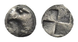 Hemiobol AR
Aeolis, Kyme, c. 480-450 BC, Head of eagle left / Quadripartite incuse square
7 mm, 0,28 g
SNG Copenhagen 31