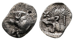 Hemibol AR
Mysia, Kysikos, c. 525-475 BC, Forepart of a boar to the left tunny fish / Head of lion
9 mm, 0,34 g