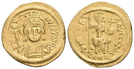 Solidus AV
Justin II (565-578), Constantinople, Δ = 4th officina. D N IVSTI-NVS PP AVI Diademed, helmeted and cuirassed bust of Justin facing, holdin...