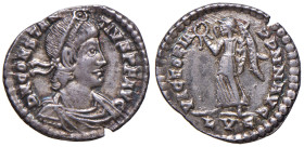 Costanzo II (337-361) Siliqua (Lugdunum) - Busto diademato e drappeggiato a d. - R/ la Vittoria stante a s. - RIC 214 AG (g 1,51) Mancaza di metallo a...