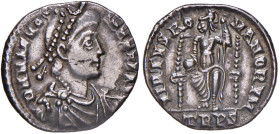 Magno Massimo (383-388) Siliqua (Treviri, 383-388) Busto diademato a d. - R/ VIRTVS ROMANORVM, Roma seduta di fronte - RIC 84b AG (g 1,85) Graffio e s...