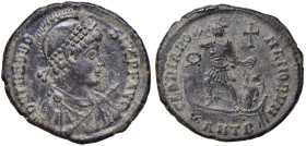 Teodosio (379-395) AE (Antiochia) - Busto elmato a d. - R/ l'Imperatore stante su nave a s. - AE (g 5,72)
BB+