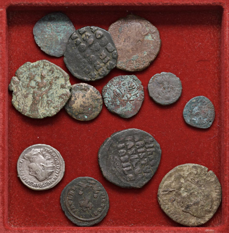 Lotto di monete antiche di diverse epoche come da foto. Non si accettano resi
B...