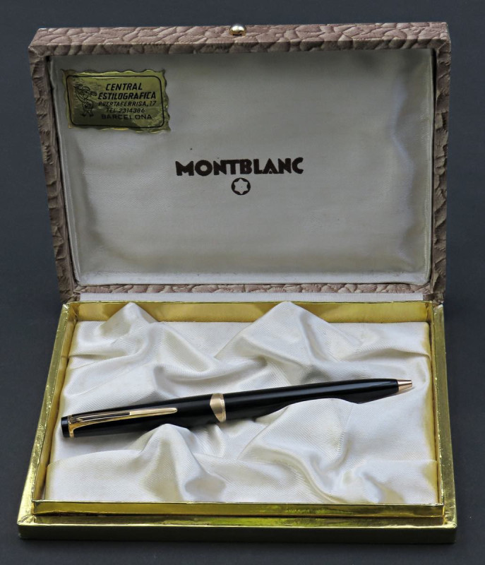 MONTBLANC - Penna a sfera con apertura sul femaglio. Penna in buono stato di con...