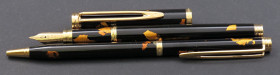 WATERMAN - Lotto di 2 penne - n.1 penna a sfera e una penna stilografica. Corpo delle penne in pregiata resina nera con sfumature arancioni. Finiture ...