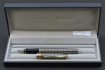 PARKER - Penna a sfera- Sonnet. Penna in argento massiccio titolo 925 con finiture dorate. Ottimo stato di conservazione
n.d.
