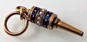 CHIAVE DI CARICA per orologio da tasca da donna in oro giallo con bellisisme lavorazioni sul corpo. Oggetto risalente alla seconda metà dell' 800
n.d...