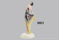 Goldscheider "Spanischer Shawl", Keramik, polychrome Bemalung, Wien, Modellnummer 5822/589/7, schwarze Firmenmarke, Hand decorated, Made in Austria, w...